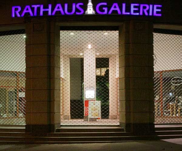 Diamantformade rullgaller RUIT-K med CE-märkning enligt EN 13241 lämplig för inomhus/inomhus och inomhus/utomhus situationer (upp till vindklass 2).
